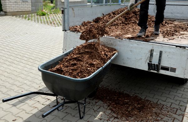 Bulk Mulch Delivery in West Des Moines