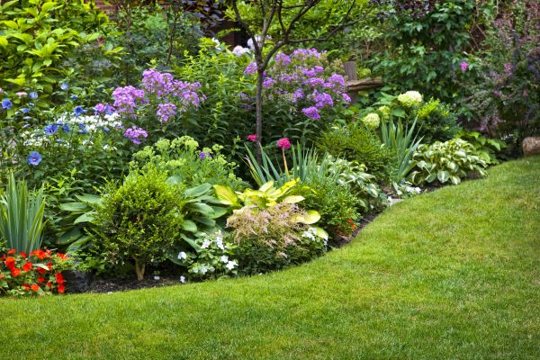 Flower Bed Service in West Des Moines
