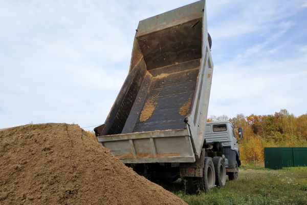 Topsoil Delivery in West Des Moines