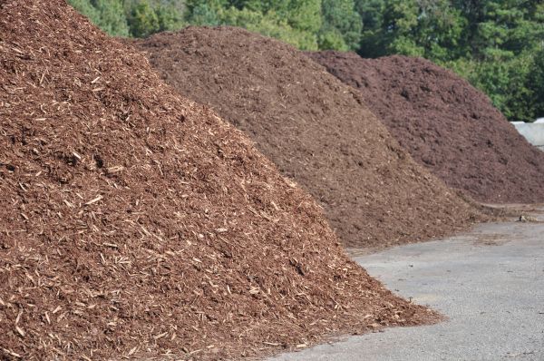 Brown Mulch Delivery in West Des Moines