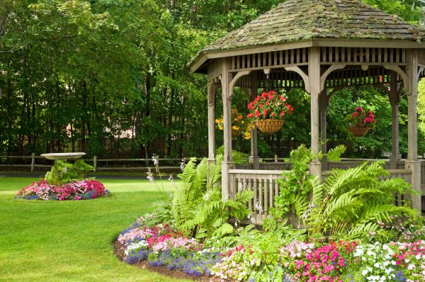 Backyard Landscaping Service in West Des Moines